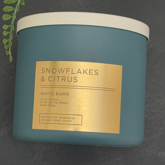 BBW Snowflakes & Citrus White Barn Bath & Body Works 3 Wick Candle - Picture 5 of 10